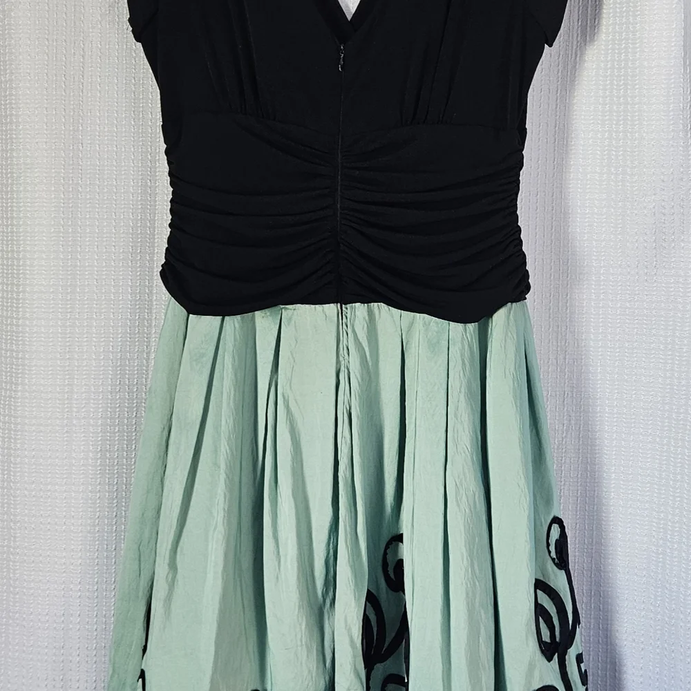 Collection By Dress Barn black & Green  Vneck dress stretch cap sleeve Size 14 - Picture 4 of 10